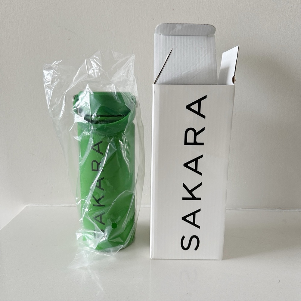 Green Sakara Water Bottle - limited edition - brand new in box